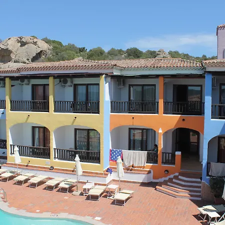 Hotel Li Graniti 4*