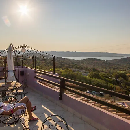 Hotel Li Graniti 4*