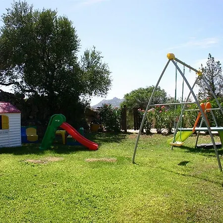 Hotel Li Graniti 4*