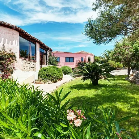 Hotel Li Graniti 4*