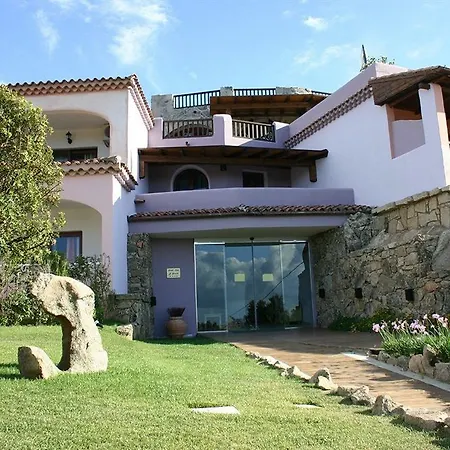 Hotel Li Graniti 4*
