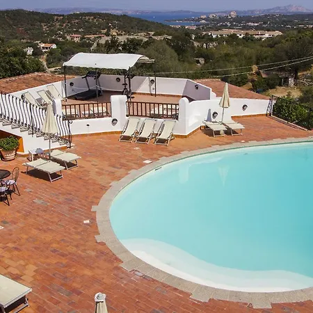 Hotel Li Graniti 4*